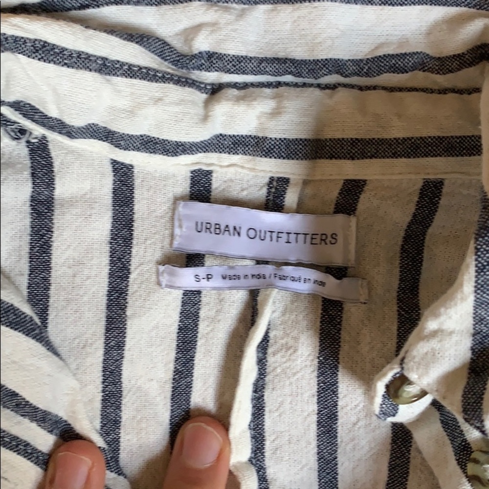 Fun urban button down - Picture 2 of 4